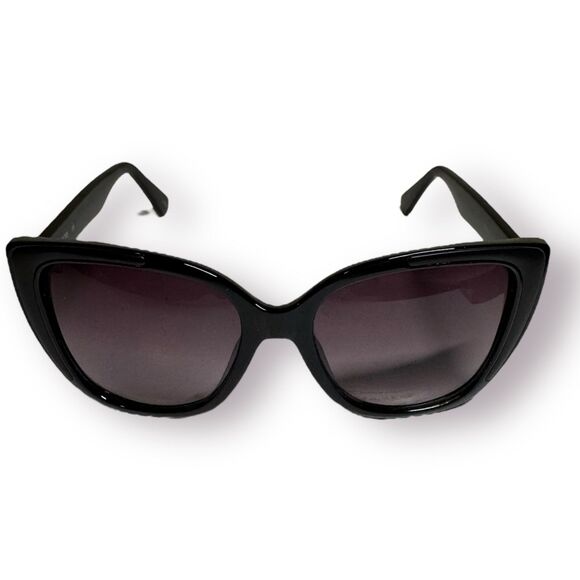 Vince Camuto VC 682 Cat-Eye Sunglasses Gradient‎ Smoke-tinted lenses - Picture 1 of 10